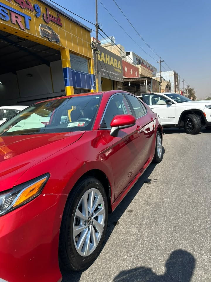 كامري 2023 سيارة جاهزة من كلشي مال جناي شرط التحويل  سعر 183 بي مجال قليل
***********
