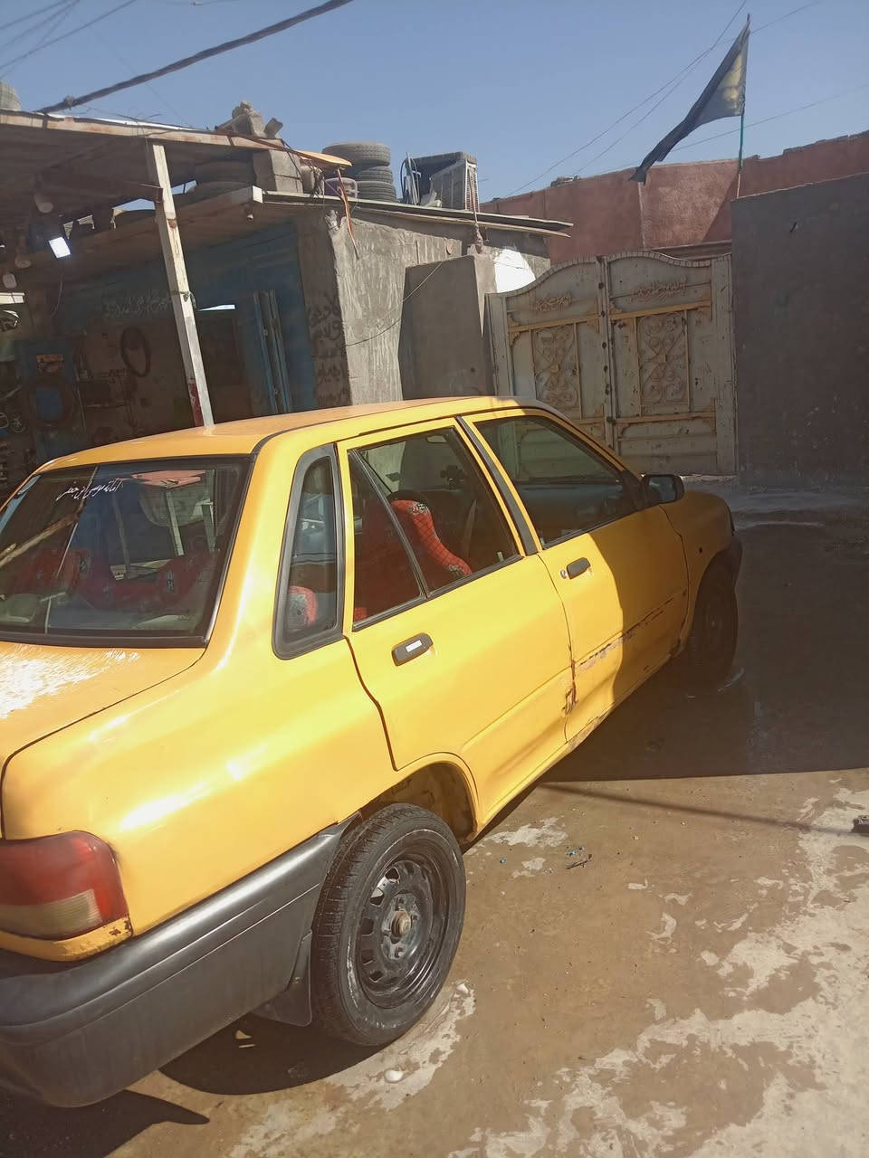 سلام عليكم سايبه البيع موديلا 2012 سياره حلوه نضيغه شواصي بس واحد معمر وثاني بلادي رقم جديد دولي مكينه بيه خيط تبخير قليل كير كفاله بسمي مصفره هيه وغرامات  كشرته حلوه نضيفه شراي يخابر ويدلل *********** مكانك بغداد غرفته حلوه نضيغه تبريد بس عوزه غاز
