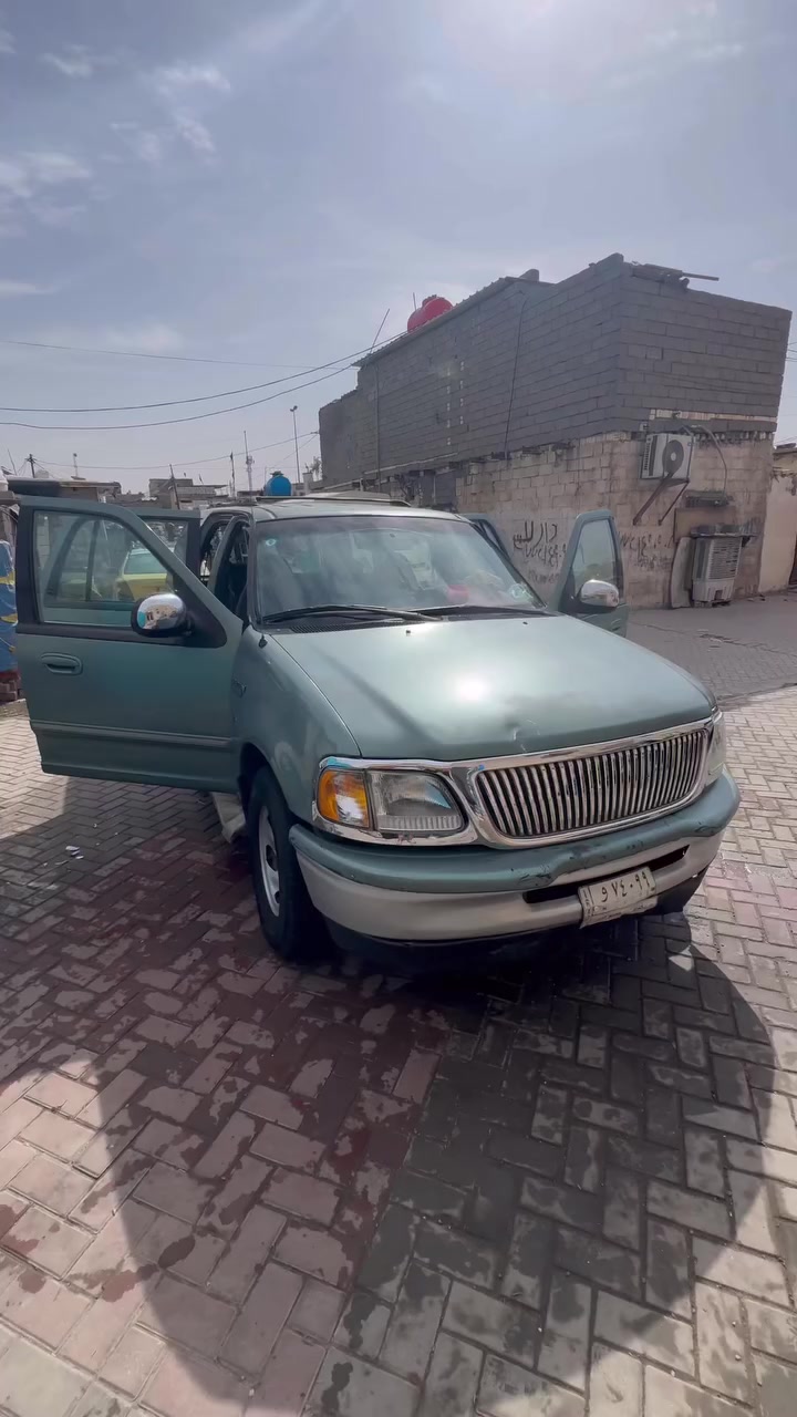 فورد اكسبيشن موديل ١٩٩٨ مسجله ب سنويه ٢٠٠٢ كير ومكينه جدد صار شهر شادهن بيها رصعات خفيفه وقليله وهاي النضافه كدامكم سعر ٦٥ وبيها مجال 
***********
