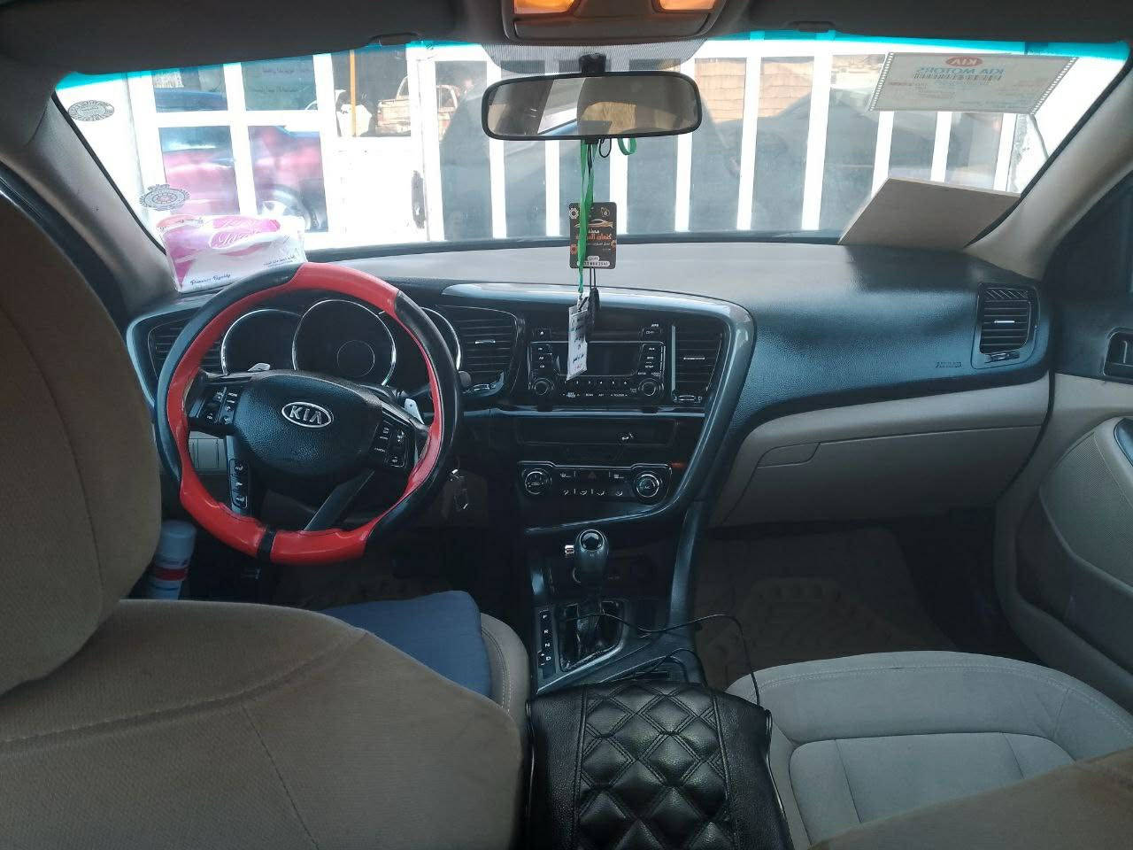 أوبتيما 2012 وارد خليجي
رقم سليمانية الدولي بيها فقط قبغ جنطة صبغ 
تحكمات استيرن اشاير بالمري تخم تاير جديد صدر جديد دبلات جدد 
السعر 115 وبيها مجال بسيط 
هاتف ***********
