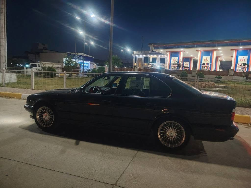 بدون ضربة كلين شرط الفحص BMW
موديل 1990
محدث بجم عريض  1990
رقم سليمانية تحويل وكالة 
 السنوية تسقط بشهر ال١٠ 
عليها غرامه ورقتين تنزل من السعر 
تبريد ❄ 
تدفئة 
 جامات كهربائية ٤
سنتر لوك 
كير ومحرك شرط 
بدون صرف ولابخار 
زينون شمسي 
اكسل حجم كبير تراي شرط ٢٠٠
 ورون ناصي 
ويل البينا 
كهربائيات شرط 
السعر55 $
الرقم 
***********
*********** كركوك, العراق
