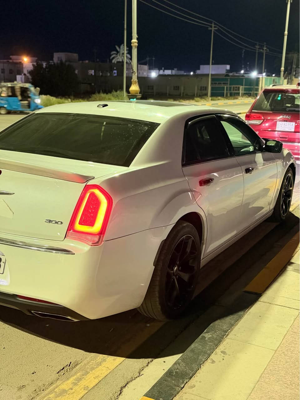 كلايسلر اوباما C300  اصل 2015 كندي بدون حادث بيها شخط بالباب و كنر حافة الجاملغ صبغ محرك كير ما مفتوح كله على الوكالة تبريد ثلج حدادية %100 سيارة ما ناقصها اي شي فول مواصفات بنوراما شفتات كشنات كهرباء حضن جلد تدفئه تبريد رقم اربيل سنوية ب اسمي
*********** بي واتساب أربيل, العراق
