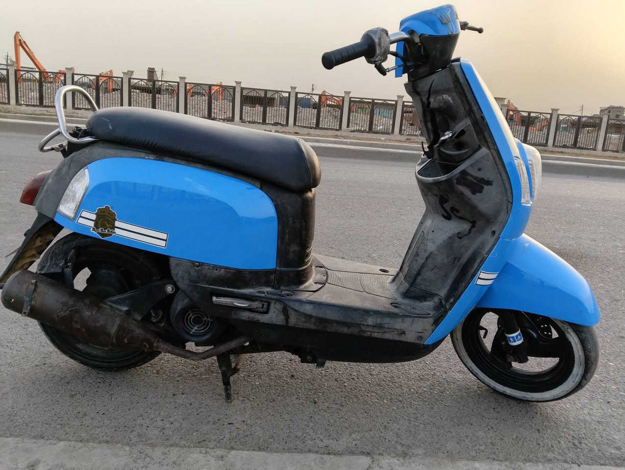 السلام عليكم
ماكس بوليس سرعة 120 ياباني 
محرك ناعم اخرس 
نگرة سلف 
شلعة بطناش معدل يخبل 
كهربائياتها شغالة 

للبيع بلاااش بـ 325 وبيها مجال قليل للشراي 

***********
