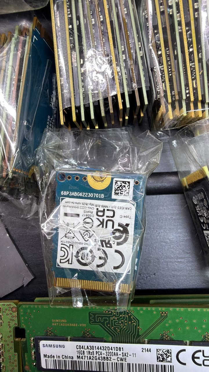 2️⃣ Micron Technology 2400A NVMe
السعة: 512GB
النوع: NVMe M.2
الواجهة: PCIe Gen4 x4
الحجم: 2230
الحالة: مسحوب من لابتوب جديد
صناعة: ماليزيا
🔥 المميزات:
✔️ سرعة عالية جداً (أسرع من SATA بـ 5-6 مرات)
✔️ مناسب للجيل الثامن وفوك
✔️ يركب على أغلب أجهزة Dell / HP / Lenovo الحديثة
✔️ نظيف ومفحوص قبل البيع


**إذا كنت صاحب هذا الإعلان وتريد حذفه لأي سبب، رجاءا أرسل رسالة إلى الدعم الفني**