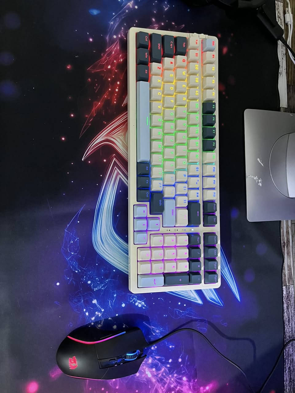 السلام عليكم pc مع المحلقات كامله للبيع
***********

كارت RTX 3050 6GB

هارد 1T

معالج i5-10KF

رامات 16GB 2666 MT/s

تبريد هوائي

ماوس ريد دراجون

كيبورد فري ولف

شاشه HP

سماعات

ماوس باد

الحاسبه ماملعوب بيها وجديده ماصارلها كم شهر من تجميعها 

شرط حته اسلمها الك هيه والكارتون

سعر 850 الف وبيها مجال 

مكاني : بابل / حله / قرب جسر بته

***********
