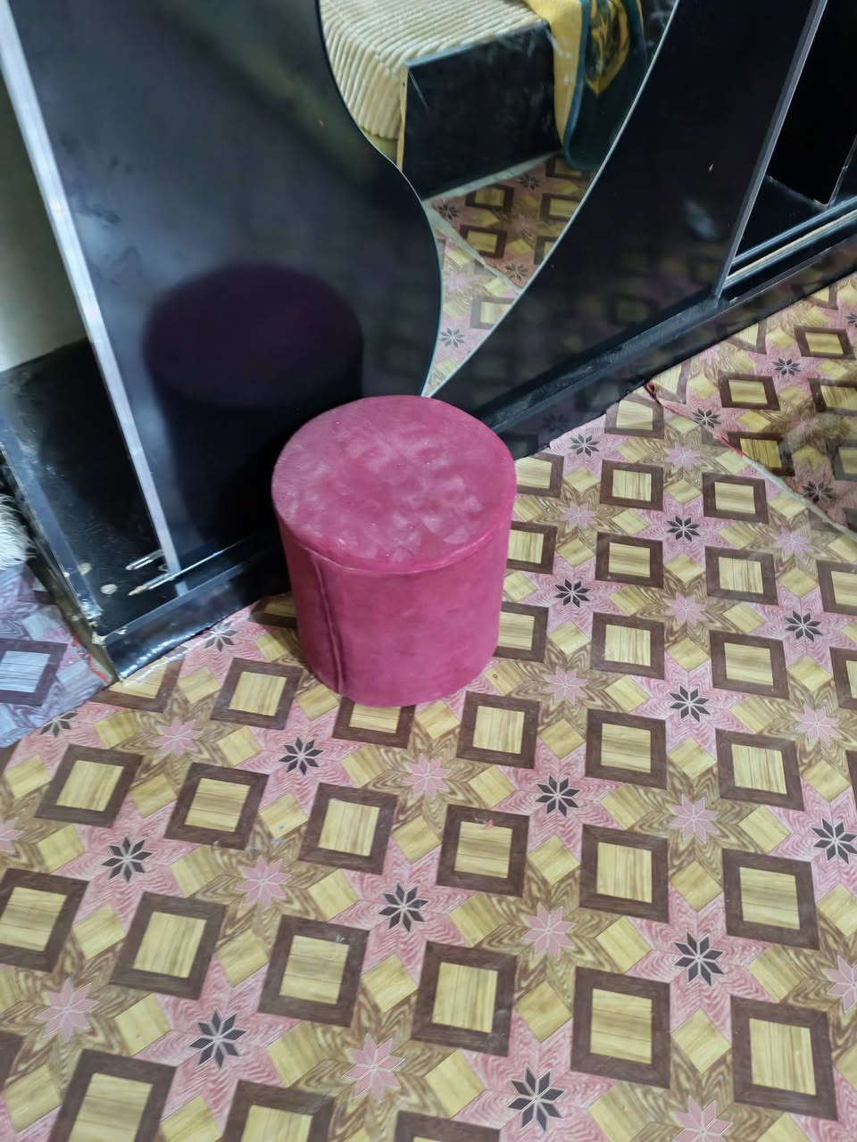 السلام عليكم
غرفه تركيه 6 قطع

الجربايه يرادلها تعديل
والجرارات
السعر عليك قيم واخذها
الموقع التحرير
***********
