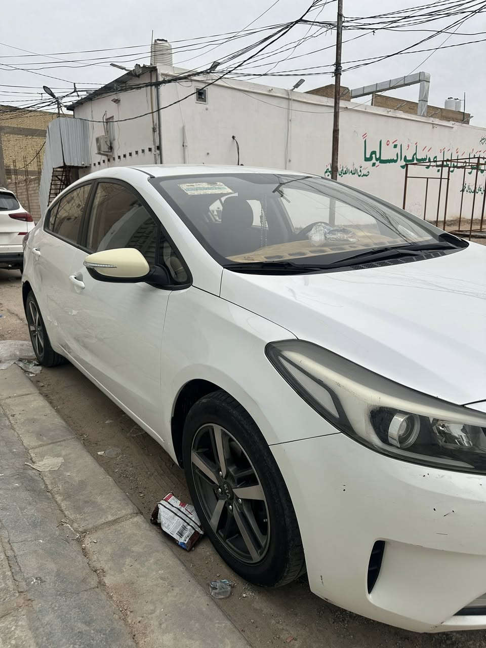 سلام عليكم
سيراتو خليجي 17 للبيع السعر 128 

مابيها ضربه قويه فقط بوارد بسيطه وكارت شبر بالجاملغ الخلفي 

كير ومحرك ع وضع الشركه 1600 لون صدفي تبريد تدفئه كله شغال اشاير بالمري تحكمات 4 ويل كب بك لايت ضباب كامرتين خلفيه حدادية جديده ادامة لمنظومه البانزين ما عايزه السياره مكان السياره النجف 

للاستفسار ***********
