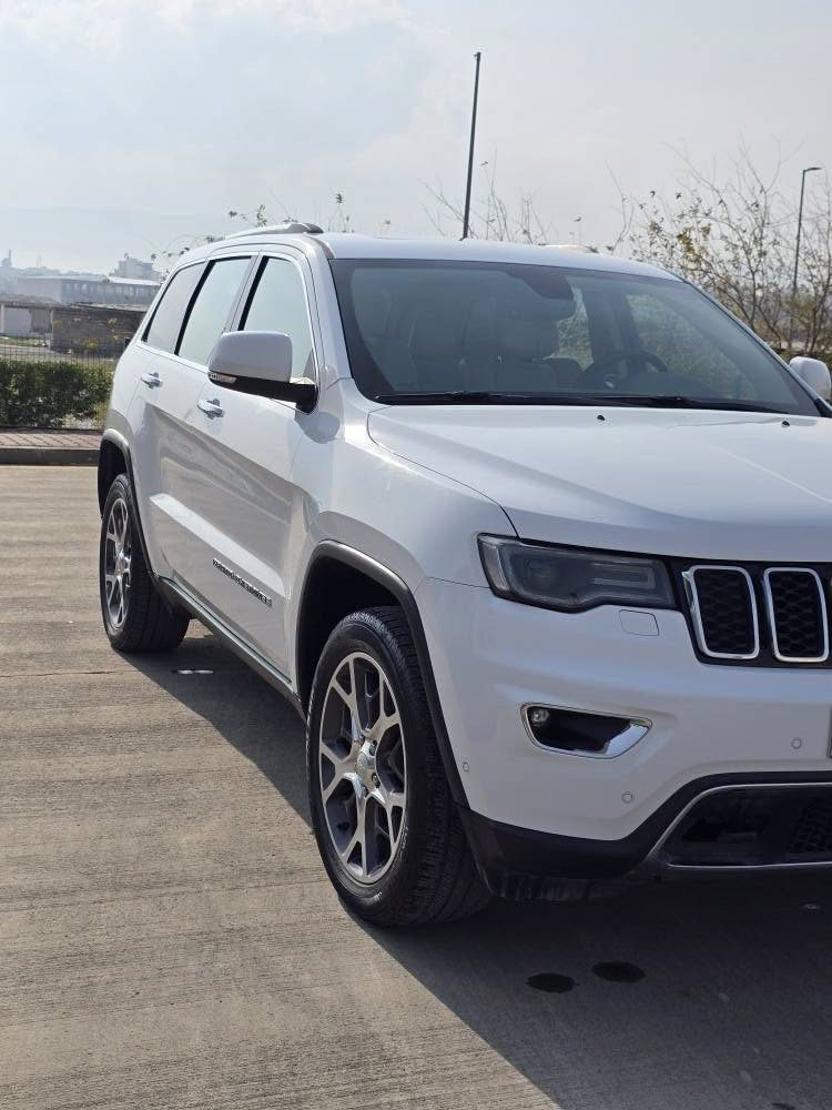 🟥 جيب گراند شيروكى 2020 وكاله شريكه هالم سياره (خليجي )  مواصفات ليمتدد بلاص فول مكفول كفال عام.✅️☑️✅️  ثلاث شاشات . سياره كل شرط عل وضع بلاد شريكة . 
رقم تليفون صاحب سياره .
***********📞☎️📲
***********📞☎️📲
** ماشى 34 كم . 
*_  سكف بانوراما .
*-كشن هيتر وكشن تبريت.
*-كشن كهربا ئي وكشن مساج.
*-استيرن هيتر *- استيرن شفطاط وستيرن تحكم كهربائي .
*-لايد ليد + لايدزينون كلش قوي.
*-مرايا هيتر *-مرايه حساس .
*-ئوتوبريك *-ئوتو ترافلايت *-ئوتوستارد. تحديد سرعه
*-15 سماعة+ ديجه ي بل سندوق بلاد شريكه  
*-تبريد مركزي *-صندوق شفط .
*-يدات نيكل +يدات بصمه .
 *- مرايه شفطاط ومرايه رادار .
*- طايرات جديد شريكه سبيرمانازل .
*- زراكات ماء مال لايتات.
*- تحديد سرعه . تشغسل عن بعد
*-دعاميه كدام ودعاميه وره بي رادار وحساسات بي .
*- محرك وكير شرط وضمان .
كل جسم شرط عل وضع بلاد شريكة 
ملاحض/رقم شمال و سنويه هزه رقم كل جديد  وبسمي . السليمانية, العراق
