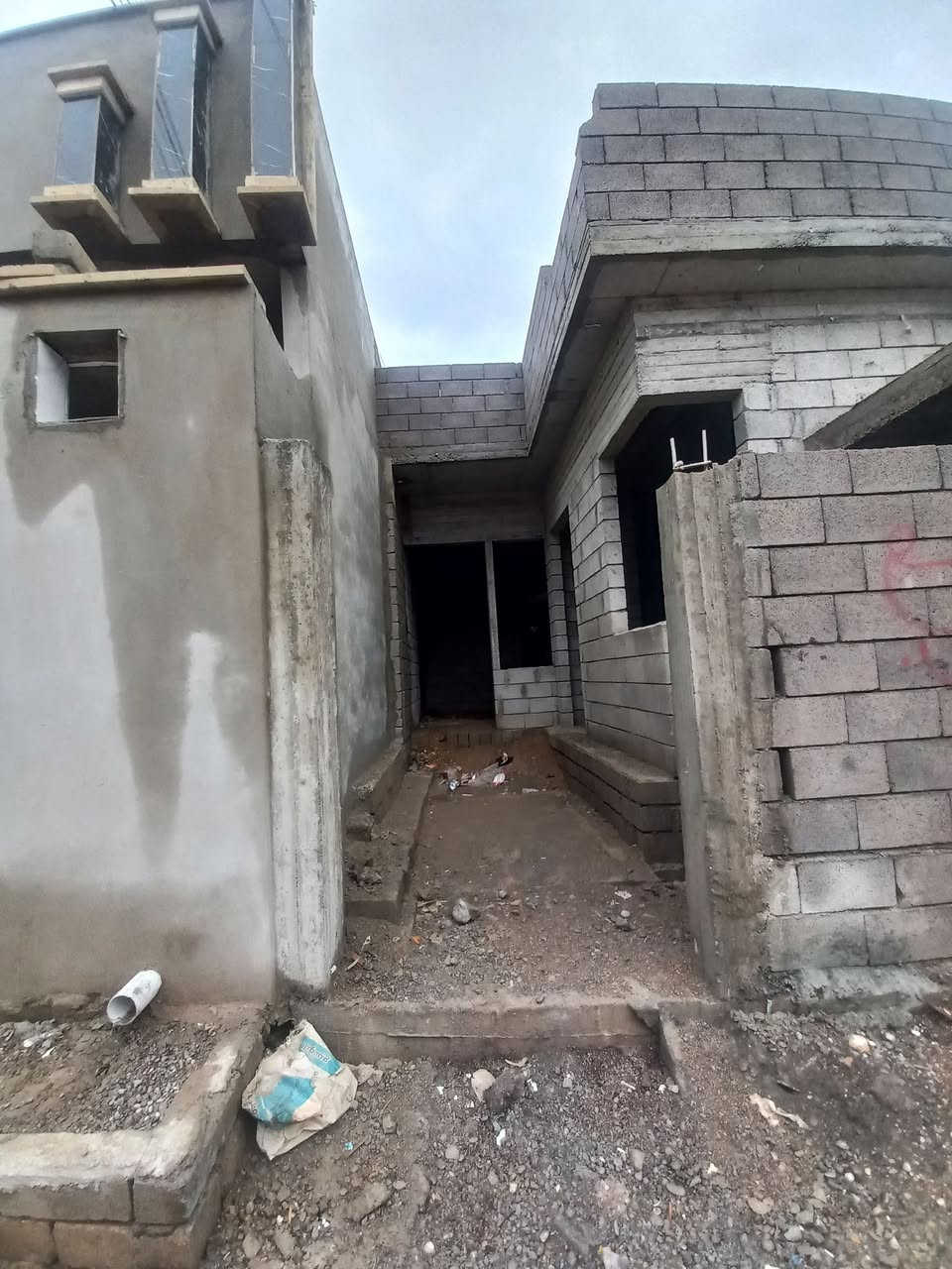 هيكل للبيع العنوان القوسيات قرب المدرسه الصينيه 🏤المساحه ١٠٥ متر ➡️شارع تبليط خدمات كامل ➡️ غرفتين نوم 
الاستفسار على الرقم 📲***********
***********📲
