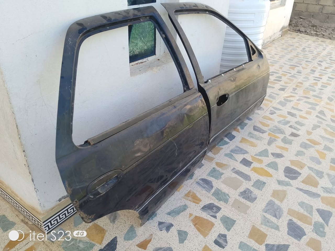 بوب سيفيا للبيع جهة اليمنى السعر ١٠٠ الف وبيها مجال الاتصال 
***********
