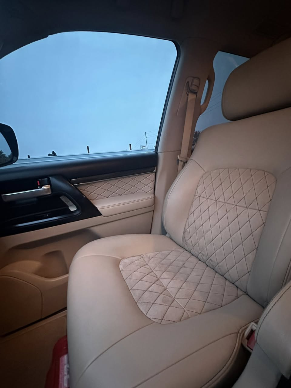 تويتا لاند كروز _ موديل _2021 _  باب اول ماشى 111،000 ماشى فقط
(سعرر مناسب ومستعجل ع بيع )موصفات گراند تورينگ. فوول 

‎محرك.(.V8)

فقط (111الف) ماشى

‎بسم الله الرحمان الرحيم

‎ملاحظه رجائن سياره (بدون مراوس)

‎تويتا لاند كروز موديل (2021)  

‎كراند تورينكGXR سياره (8) سلندر

‎)عدا شبر بالبنيد ) سياره كفاله عامه دعاميه لي دعاميه 

‎بدون صبغ عدا شبر بالبنيد بدون دواخل  +بدون شخت + بدون حالوب 

‎بدون رمل  _ بدون حصوه+حتا دعاميات 

سياره ماشيه (111,000) الف كيلو فقط حقيقي

‎( مواصفات) 

‎( صلايت + سلاجه كوشنات تدفيه + 

كوشنات كهرباي ٣ دگم _ حاساس خلفي و امامي_ بصمه + + ٨ ارباگ + مرايات شفط + لايتات زينون+سندوق شفت+كيج ليكزز+داغل بيجى+ +دابل اكسل شحن موبايل)

‎تحويل بشرت مباشر حول كل جديد

سعر (550)$

‎مكان سياره بغداد 

واتساب:***********‎

رقم (اتصال:-***********)
