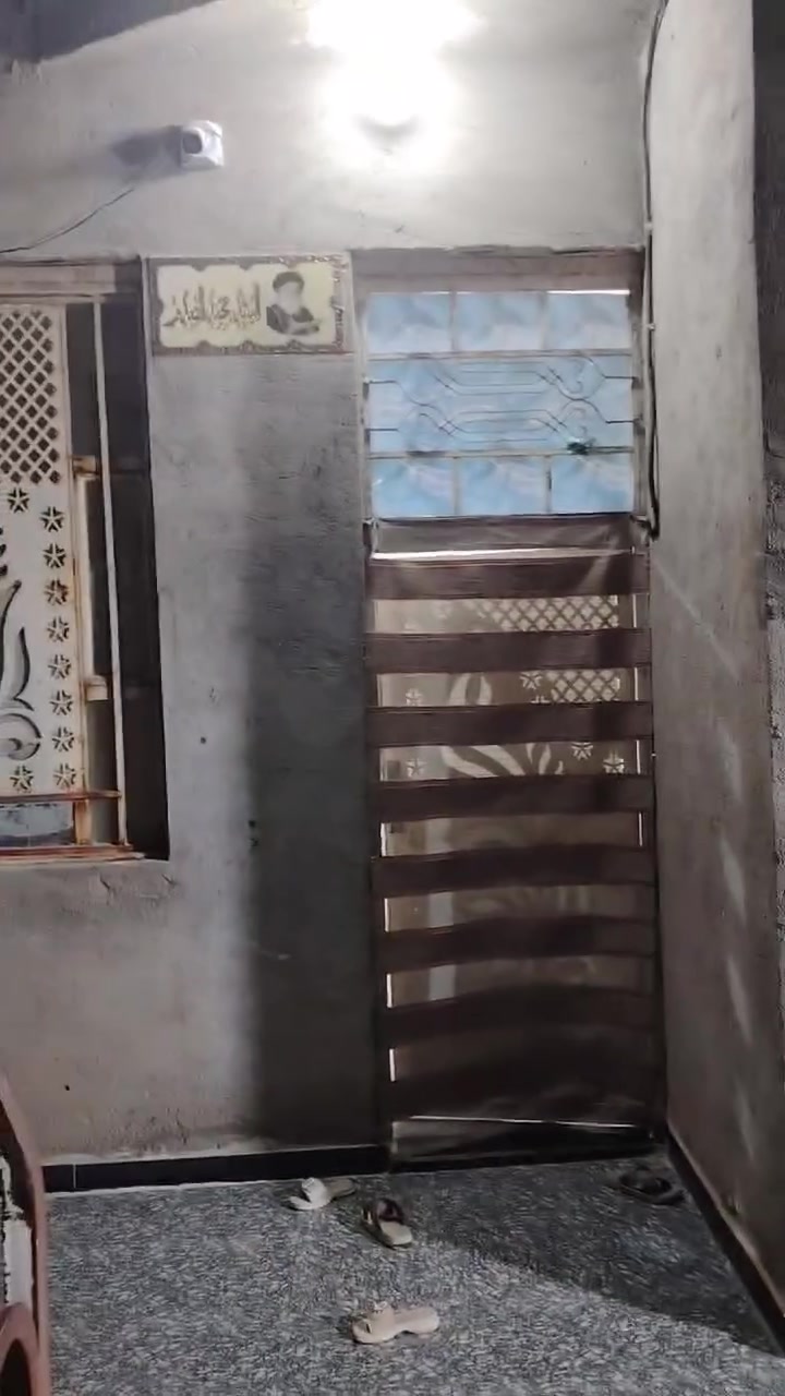 سلام عليكم بيت لبيع بكاع عامر 200 متر بيت بي صاله هول ومطبخ وستقبال وصحيات خدمات موجوده كله بس نقص غرفه مكان موجود بس بعده ما مجهزهن بنيان،،،، البيت بلوك عكادع مرتب وحلوو وقريب سعر خاص لبيت مقبيل محلات راجي عله شارعين سعر 55 وبي مجال لشراي ايجي خاص ***********
