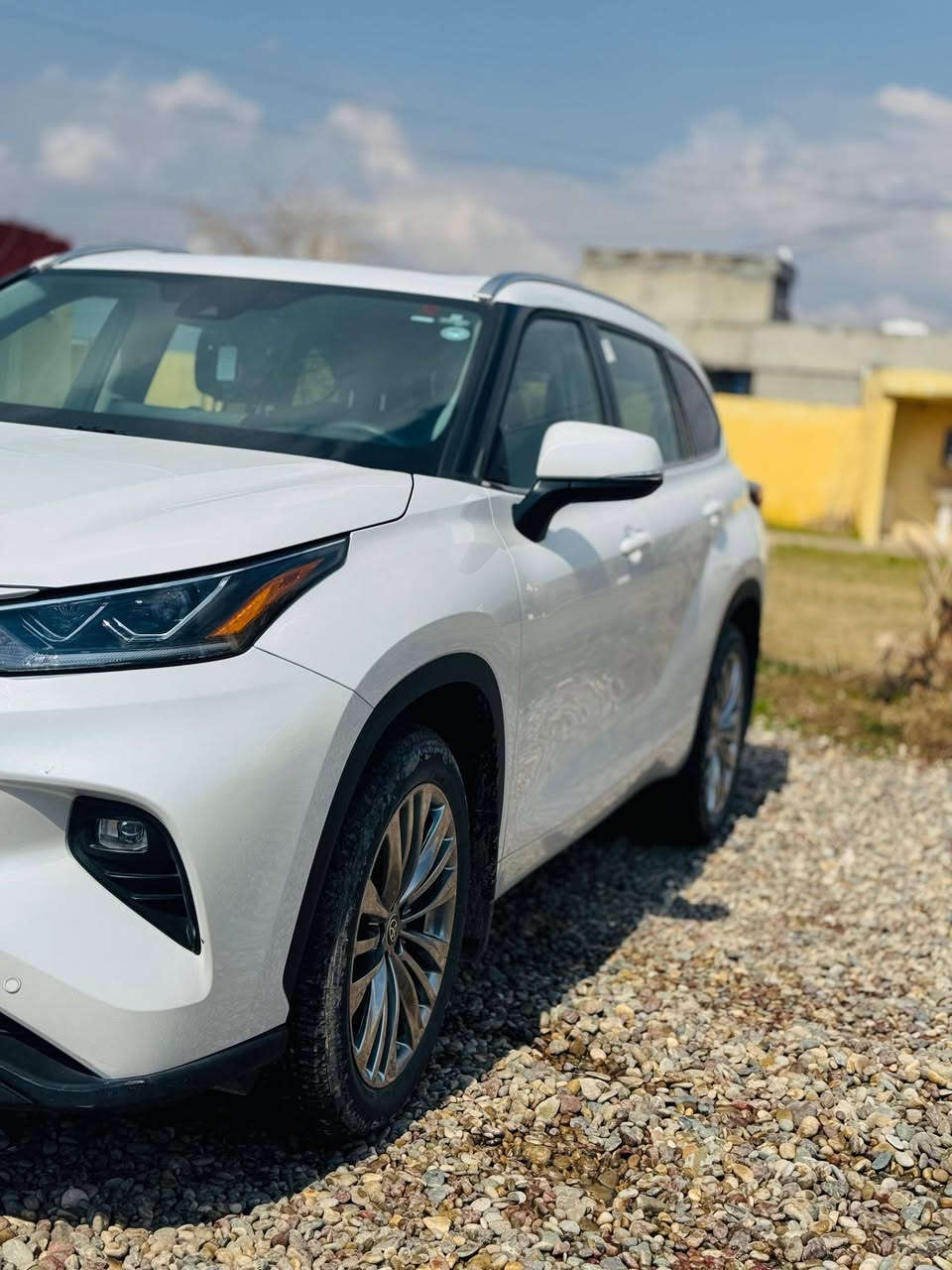 هايلاندر 2024 لمتد
مرقم أربيل 
محرك  2.4 تيربو 
مواصفات: limited  
ماشيه 21الف كم وقابل للزيادة 
بصمة 
بصمة ابواب 
كشنات جلد منفصل Vip
كشنات خزن كهربائي 
كشنات تدفئة وتبريد 
بريك كهربائي 
اوتو ستوب 
وضعيات قيادة درايف مود سبورت .نورمال .ايكو  
مانع انزلاق 
نزول منحدرات 
Snow ثلج 
ستائر خلفية
صندوك كهربائي 
بلاجيكتور 
رادار نقطة عمياء 
رادار خروج عن المسار 
رادار مانع تصادم امامي 
لايت زينون 
مقاعد صف صالث 
ايشاير مري 
شاحن وايرلس  
شاشة كبيرة 
سستم سماعات 
حساسات اماميه خلفيه 
فور ويل

صبغ جاملغ خلفي سكن🛑
السعر 390$
***********
