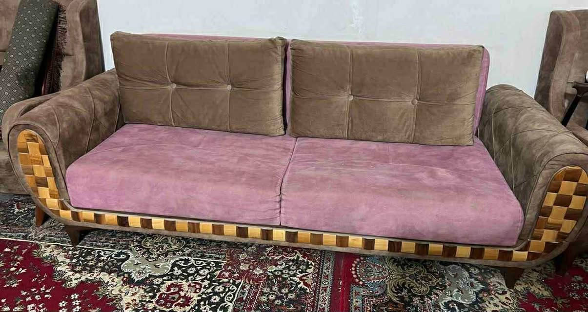 تخم للبيع نظيف جدا تركي ضخم 8 نفرات مع طبلة وسطيه يتحول سرير قلاب ومخزن  السعر 200 الشراي خاص العنوان حي الجزيره مقابل مطعم 70


**إذا كنت صاحب هذا الإعلان وتريد حذفه لأي سبب، رجاءا أرسل رسالة إلى الدعم الفني**