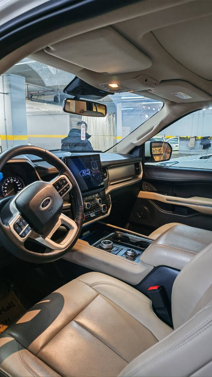 Ford Expedition 2024 XLT
سلام عليكم شباب شلون الصحة ان شاء الله بخير 
فورد اكسبدشن 2024 الاصدار المرغوب 
محرك 3500 توين تيربو
7 راكب
فول مواصفات 
بصمة
فتحة بانوراما 
تدفئة وتبريد كشنات 
ترحيب ذكي
تشغيل عن بعد
 وضعيات قيادة وانظمة مشي
السيارة رقم سليمانية
مكفولة
 خليجي وكالة القاصد بعدها بالضمان  مال شركة
ماشية 20 الف كيلو
مكان السيارة بغداد او سليمانية
السعر 67 مليون وبيها مجال بسيط 
***********
