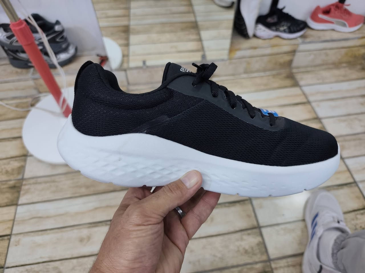 Skechers Go Run
سكتشرز غو رن اورجنال الاصلي 
وكالة غير مستخدم 
لايك وتعليق عالمنشور بيصلك تفاصيل


**إذا كنت صاحب هذا الإعلان وتريد حذفه لأي سبب، رجاءا أرسل رسالة إلى الدعم الفني**