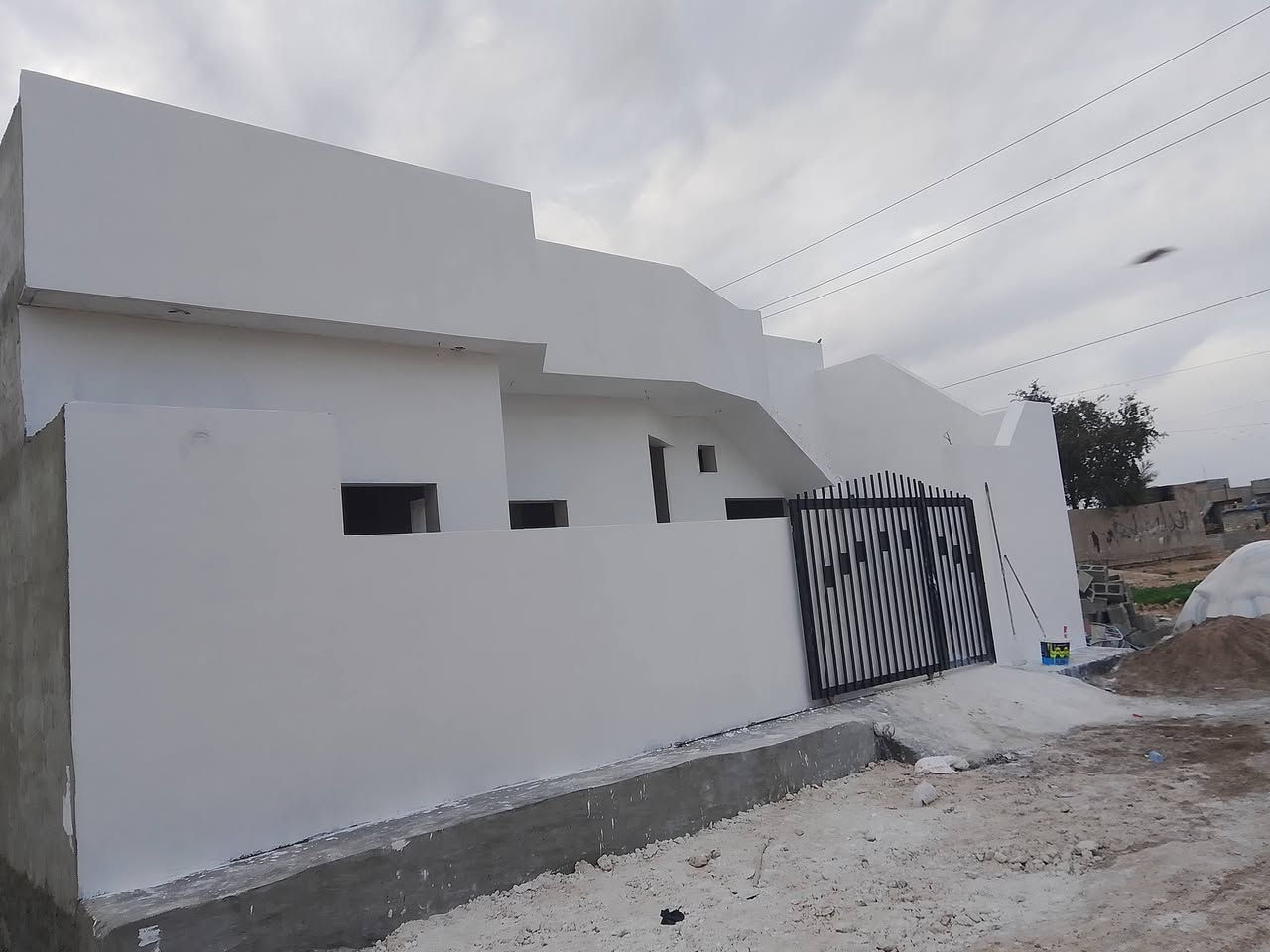 دار للبيع 110متر يتكون من غرفتين نوم واستقبال ومطبخ نوع العقار (زراعي)كوباني قرب المحافظة الجديدة خلف مزرعة اركان السايدين الجدد رابع فرع بعد المزرعة 
للاستفسار 
***********
***********
