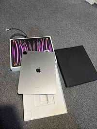 ايباد برو ١١ • M2 • ١٢٨