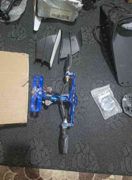 شلعة غراض ينباعن جمله 

الصور واضحات 

١ كزوز كاتم 

٣ قباقه كاربون كاوسكي حديث من موديل ١٩ لل ٢٣

٤ ستاند جهاز اكثر من قطعه وشكل 

٥ زعانف كاربون

٦ ذيل جوكر هوه والاشاير 

٧ خواشيك تهبيطه خلفيه 

٨ مروحه تنشد اضافيه للراديتر جوكر 

٩ سلايدرات اصلي يرهمن لكل البطح 

١٠ ماشت قفل تاير امامي اكثر من قطعه

١١ زوجين جفوف عادي وهيتر 

١٢ ذيل وجاملغ يرهمن للماكسات 

١٣ زوج مري يرهمن لل ٦٠٠ كاربون وبيهن لد اشاره

١٤ زوج مري مال z10 

١٥ قبق تانكي بطح يرهم لل ٦٠٠

١٦ عده كامله مال كامره وستانده 

وبعد بيهن هواي نواعم 

سعرهن ٢٥٠ مع مجال كلش بصيط

مكاني كربلاء وعدي خدمة توصيل 

غير متواجد ع النت 

هذا رقمي ***********
