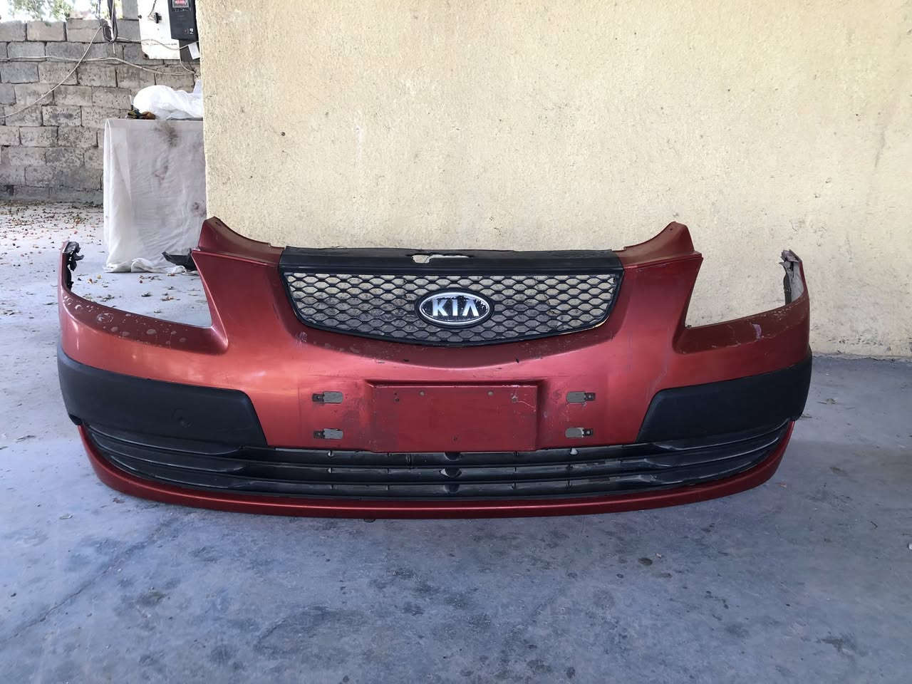 من رخصة الادمن 
دعاميات كيا ريو من موديل ٢٠٠٦ الى ٢٠١١ 
الامامية شبابيكها كاملة لون ماروني مال حاوية و الثانية خلفيه لوك جديده مال حاويه لون سلفري 
للاستفسار على الخاص لو على الرقم ***********
