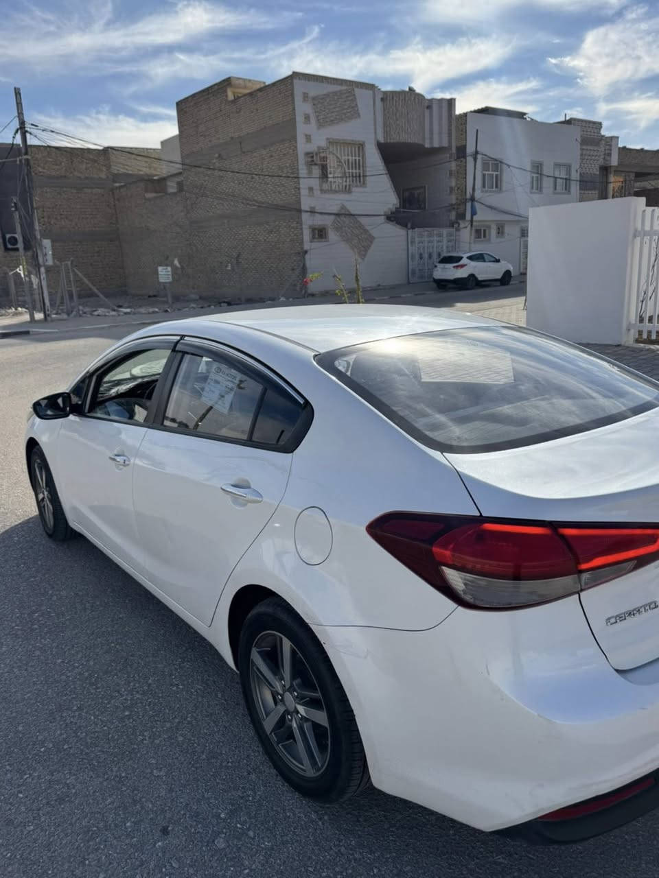 سيراتو  2018 وارد خليجي 

سياره بيه باب مبدل اصلي وشخط بلباب الخلفي مكحل قلم موضح بلصور 

لونها ابيض صدفي

رقمها اربيل انكليزي جديد
هزه جديده
سنويه جديده 
تريد وكاله تريد تحويل
 
مكانها نجف

ماشية 150km

 محرك شرط ع وضع الزيرو لا فتحت لا تبخير لا تنقيص 

كير كفاله 

تبريد حداديه جدد ..جاهزه ع اخر حبايه 

مكاني نجف حي السلام 

السعر 129 وبيه مجال

***********
