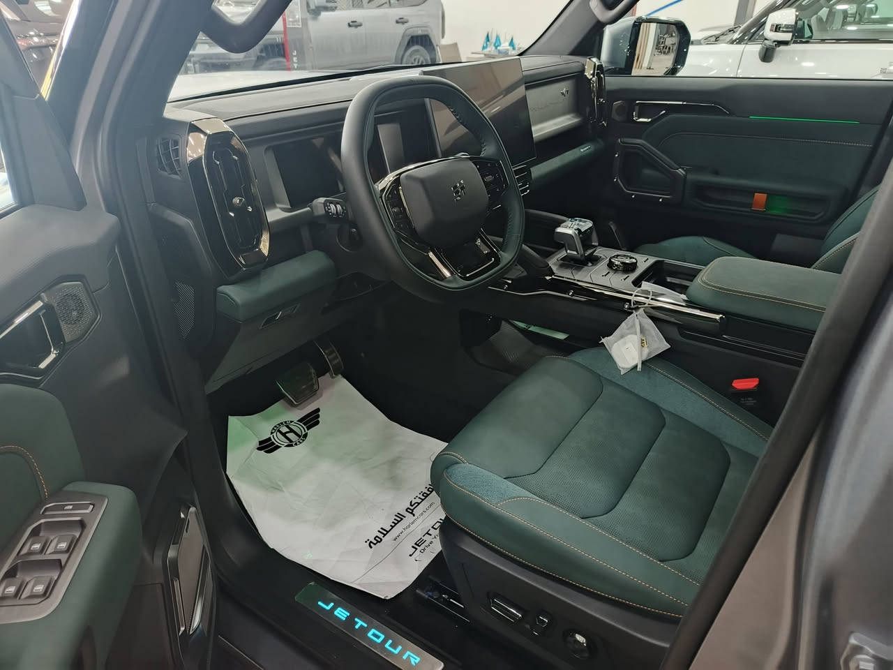 جيتور star guard2026 فول مواصفات ماشية  1000km زيرو السيارة كير 8 نمر 
السيارة تعرضت حادث بدون حداديه بنيد ودعامية  وراديتر وتك لايت بدون اي لغود او حدادة هذا وضعها للي حاب يشتريه 
الرقم بغداد 
السعر  42,000000 مليون دينار 
علما مصار له شهرين يمي سيارة جديدة 
***********

