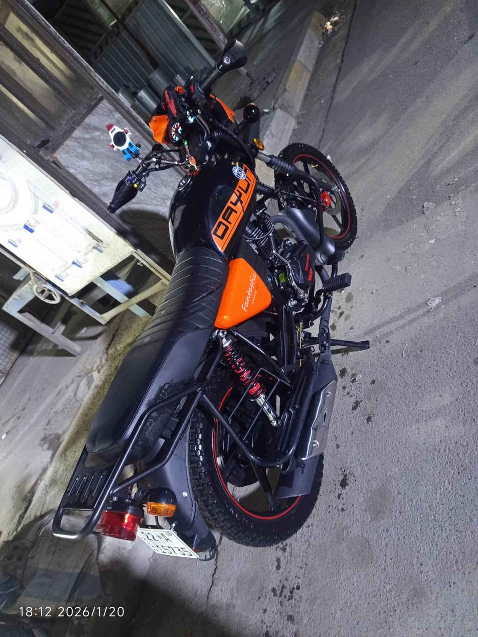 دايون جبلي مديل 25 للبيع مكينه 200CC
سلام عليكم دراجه دايون بعدها بحاله الوكاله ماشيه 650 كيلو فقط ممشتغله دلفر استخدام شخصي مرقم اربيل وسنويه بسمي تحويلها سهل ساعه ميطول 
مكاني بغداد الكرخ عارضها ب2400 وبيها مجال  هيج نضافه بهيج سعر ماكو  رقمي *********** اتصل او واتساب لو تعال خاص وتدلل
