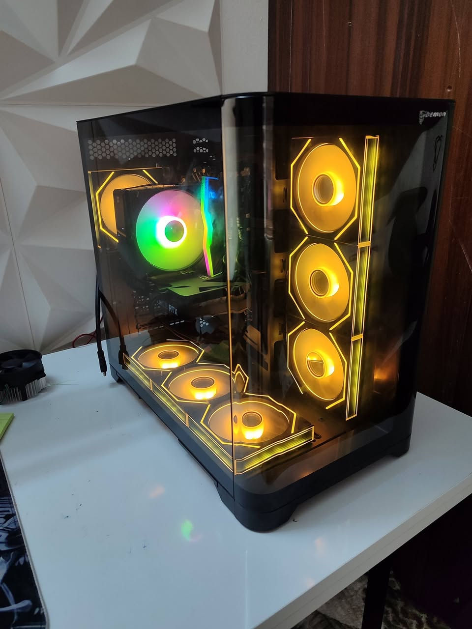 كيس ومبرد استخدام 5 ايام تقريبا توصيل متوفر 

Case demmon Black
مع كنترول وهب و3 فانات ريفيرس و4 عاديات مجموع 7
85 الف 

Cooler Thermalrigtht
بي شاشة قرائة 25 الف 

للتواصل 
***********
