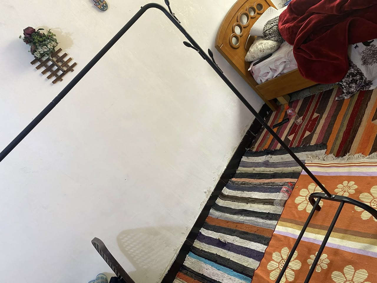 كرسي مع حصران اثنين غير مستعملات نهائيا لان طلعو اكبر من  مساحتنا وميز نايلون ثكيل مع  ستاند لتعليق الملابس  للبيع  
الستاند ب 15 
الكرسي 20 والميز 50 والحصران الواحد بعشرين لان كلش كبار  وهم بيهم مجال


**إذا كنت صاحب هذا الإعلان وتريد حذفه لأي سبب، رجاءا أرسل رسالة إلى الدعم الفني**