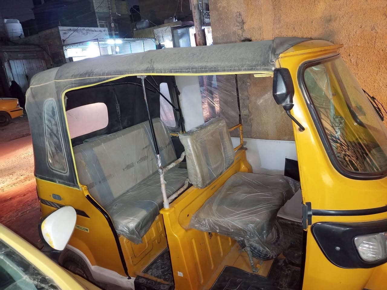 السلام عليكم شباب تكتك للبيع موديل 2020داخلة بل2021 مكينة وكشر مكفولة كفالة عامة رقم انكليزي هزة جديدة تحويل مباشر 
السعر 6ملاين بيها مجال شي قليل حك الجية 
مكاني مدينة الصدر ***********
