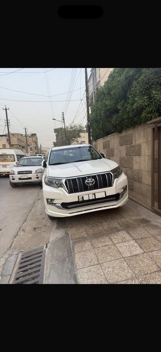 السلام عليكم للبيع لاندكروز برادو مديل ٢٠١٨  مكفوله من صبغ فول مواصفاتtxlرقم بغداد للاتصال ***********
