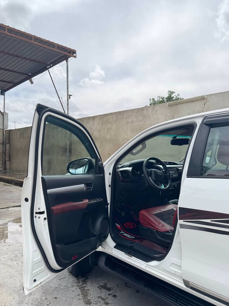 سلام عليكم تيوتا هايلوكس مديل2019 كير عادي كاز رقم اربيل وكاله بأسمي بيها بارد  بجاملغ لخلفي سياره نضيفه ماشيه150 الف عنوانها البصره السعر 215 وبيها مجال بسيط.
رقم الهاتف: ***********.
