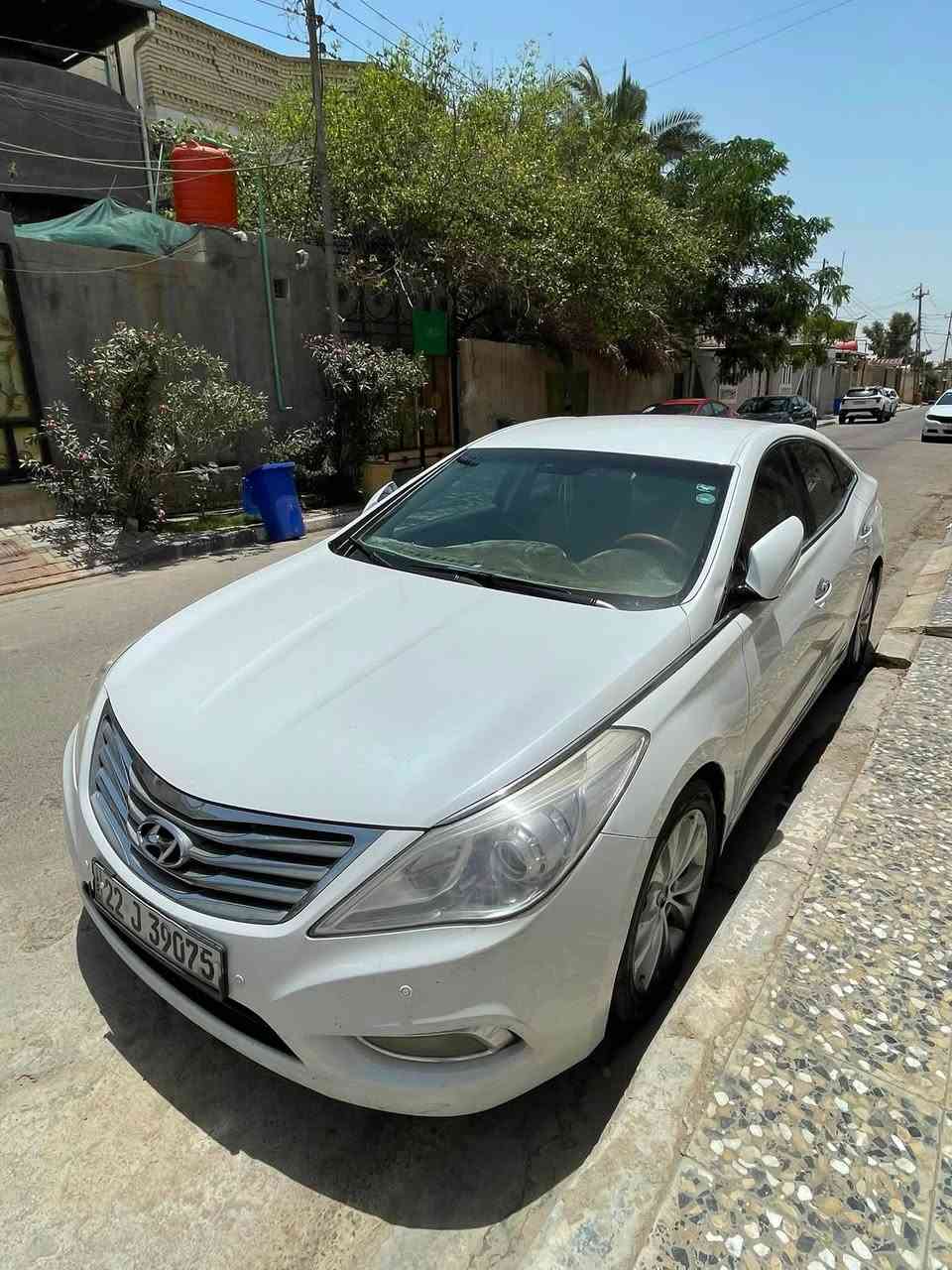 السعر ١٢٥
هيونداي ازيرا ٢٠١٥ خليجي 
رقم اربيل مجدد للـ٢٠٣٠ الرقم الجديد 
مكفوله من الضربه و الصبغ بيها فقط دحجه بالباب مال الراكب و الدعاميات مصبوغه  
محرك ٦ سلندر ٣٠٠٠ دوش
باسم كردي شرط الوكاله و التحويل 
مكاني بصرة حي المهندسين 
رقمي ***********
