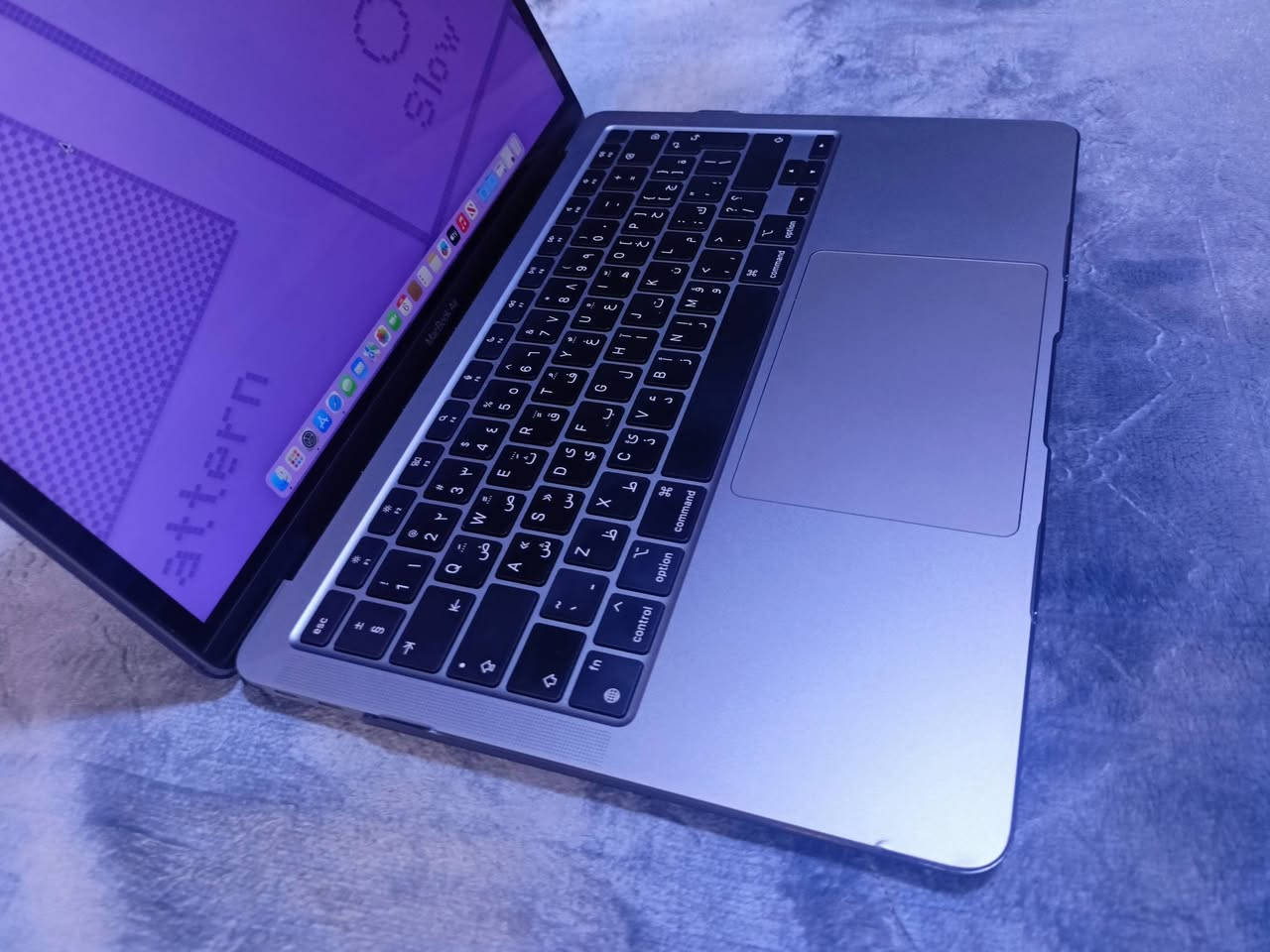 ماك بوك اير      MacBook air M1

Ram 8
SSD 256

صحة البطارية 97
عدد دورات الشحن 76

الجهاز مع الكارتون والشاحن الاصلي ..

كڤر حماية مع الجهاز ......

الجهاز بحالة جيدة جدا....

 فيه طخة صغيرة وماماثرة على شكلو الجمالي اووكفاءة الجهاز.. موجودة في الصور وموضحة بشكل جيد ....

السعر 875 الف مع التوصيل ..


**إذا كنت صاحب هذا الإعلان وتريد حذفه لأي سبب، رجاءا أرسل رسالة إلى الدعم الفني**