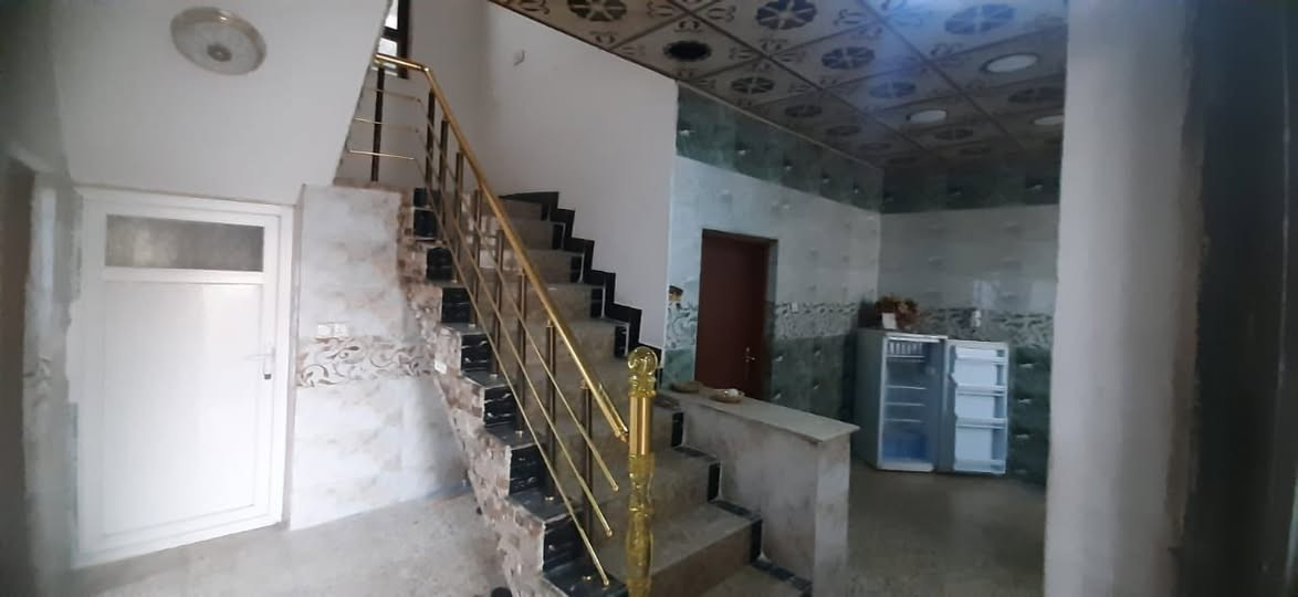بيت للبيع
كربلاء مقابل حي العباس 

عمود 12  قريب ع الأمام 

المساحه 103م كونكريت مسلح يحتوي على غرفتين واستقبال وصاله مطبخ وحمامين شرقي وغربي
طابو زراعي/  سند 25.   
للاستفسار: ***********
