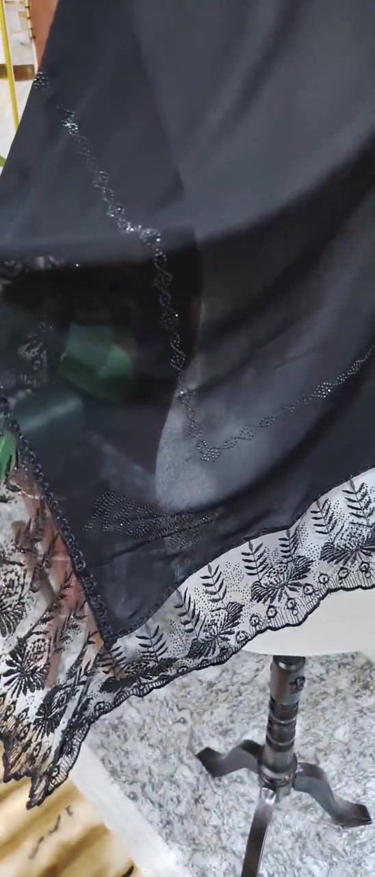 السلام عليكم حبايبي 🌷
توفر عندنا ربطات إماراتي باللون الأسود الفخم 🖤
وأيضاً ربطات ألوان بأربع درجات تجنن ✨
متوفر حجاب الأميرة بأجمل التصاميم والستايلات الراقية 👑
كل وحدة أحلى من الثانية وتناسب كل اذواق ..لسعر  الربطه اسوده ب 10 والالوان ب 5 وحجاب الاميره ب3 
للطلب والاستفسار راسلوني واتساب *********** توصيل موجود لكل محافظات العراق
