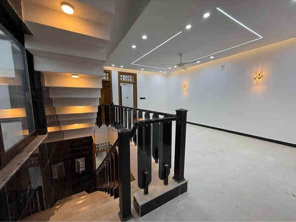 � بيت للبيع – حي الجامعة / منطقة 30 🔥
🏠 مساحة: 160 متر – بناء جديد وهندسي

✨ المواصفات:
• 4 غرف نوم
• صالة واسعة
• استقبال
• مطبخ حديث
• بناء وتشطيب هندسي كامل من الأساس للسقف

💰 السعر: 480,000,000 مليون دينار عراقي

📍 عنوان المكتب: حي السلام – شارع أبو الدجاج – مكتب العطاء
📞 للتواصل: ***********

البيت جاهز للتسليم… للاستفسار مراسلة الصفحة أو الاتصال مباشرة النجف
