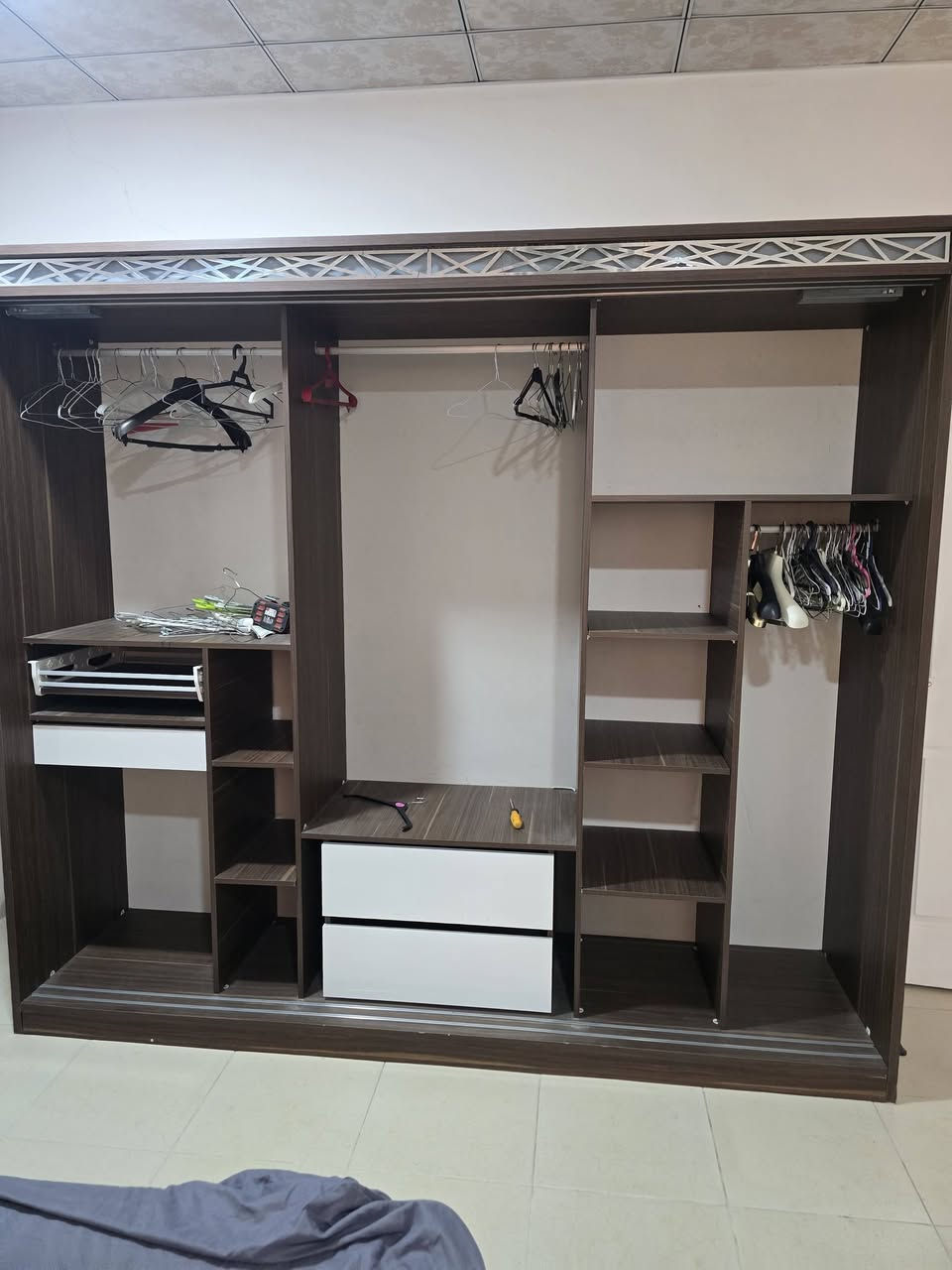 غرفه نوم للبيع ٦ قطع نضيفه كلش كلش
*********** واتساب
