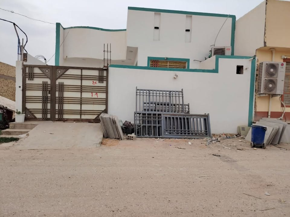 سلام عليكم بيت 200متر للبيع بناء طابوق اساس صب سقف صب بناء درجه أولا عنوان شارع الصب مقابيل قرية الغدير عامود 313الاستفسار ***********
