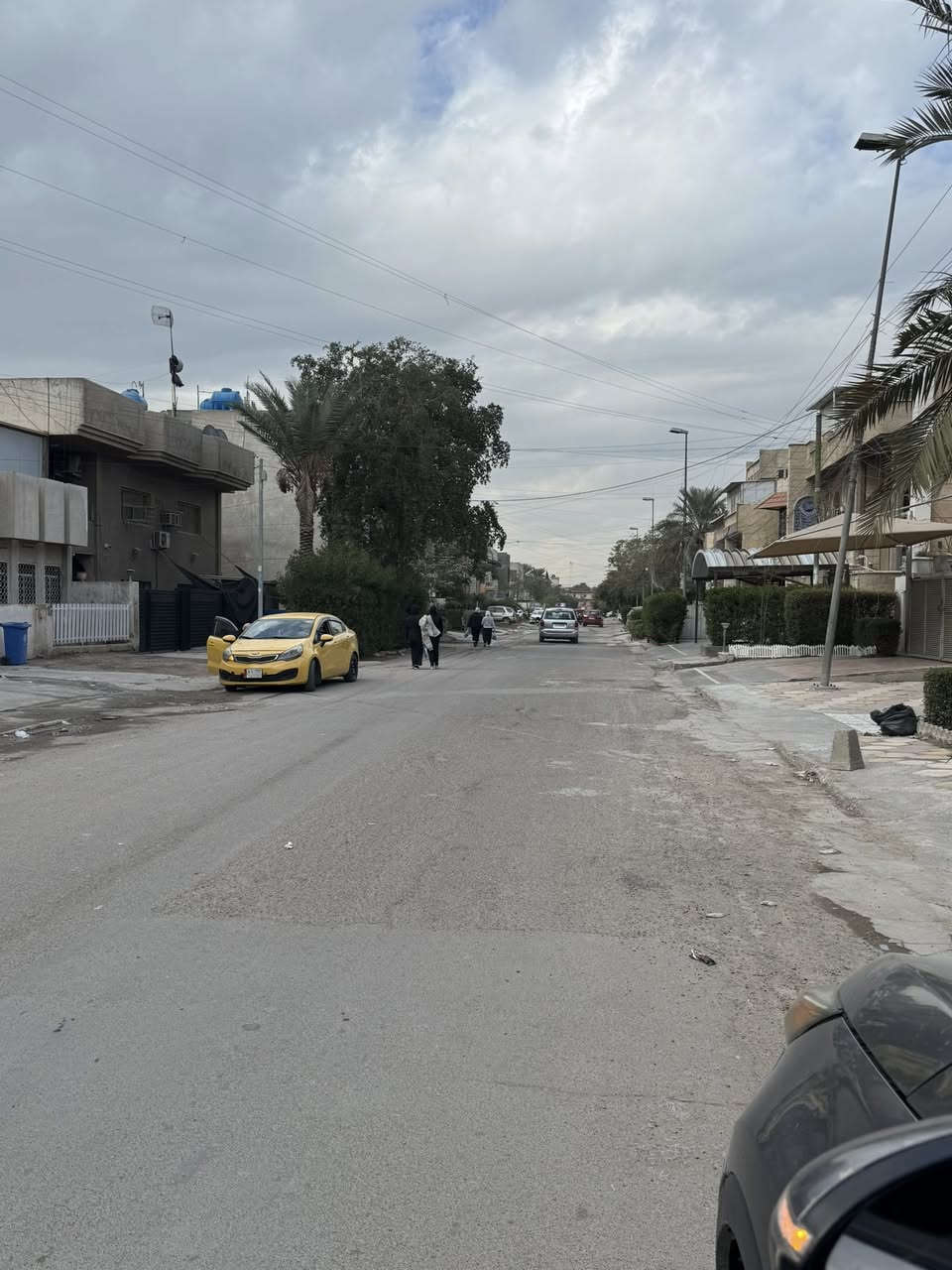 السلام عليكم
➖دار زنجيل قديم ينسكن بسعر الارض للبيع في شارع فلسطين  :-  
▪️المساحة : 64  م  الواجهه : 4,25 م    النزال : 15 م   
▪️محله :  510 موقع ممتاز شارع نافذ 
▪️يتكون : صاله ومطبخ وخدمات والطابق الثاني غرفتين نوم وخدمات والطابق الثالث غرفه سندويج وسطح 
                           للاستفسار : 
                           ***********
                          *********** 
عنوان المكتب //  تقاطع النخله قرب مطعم قدوري مكتب الرحمن ّ
