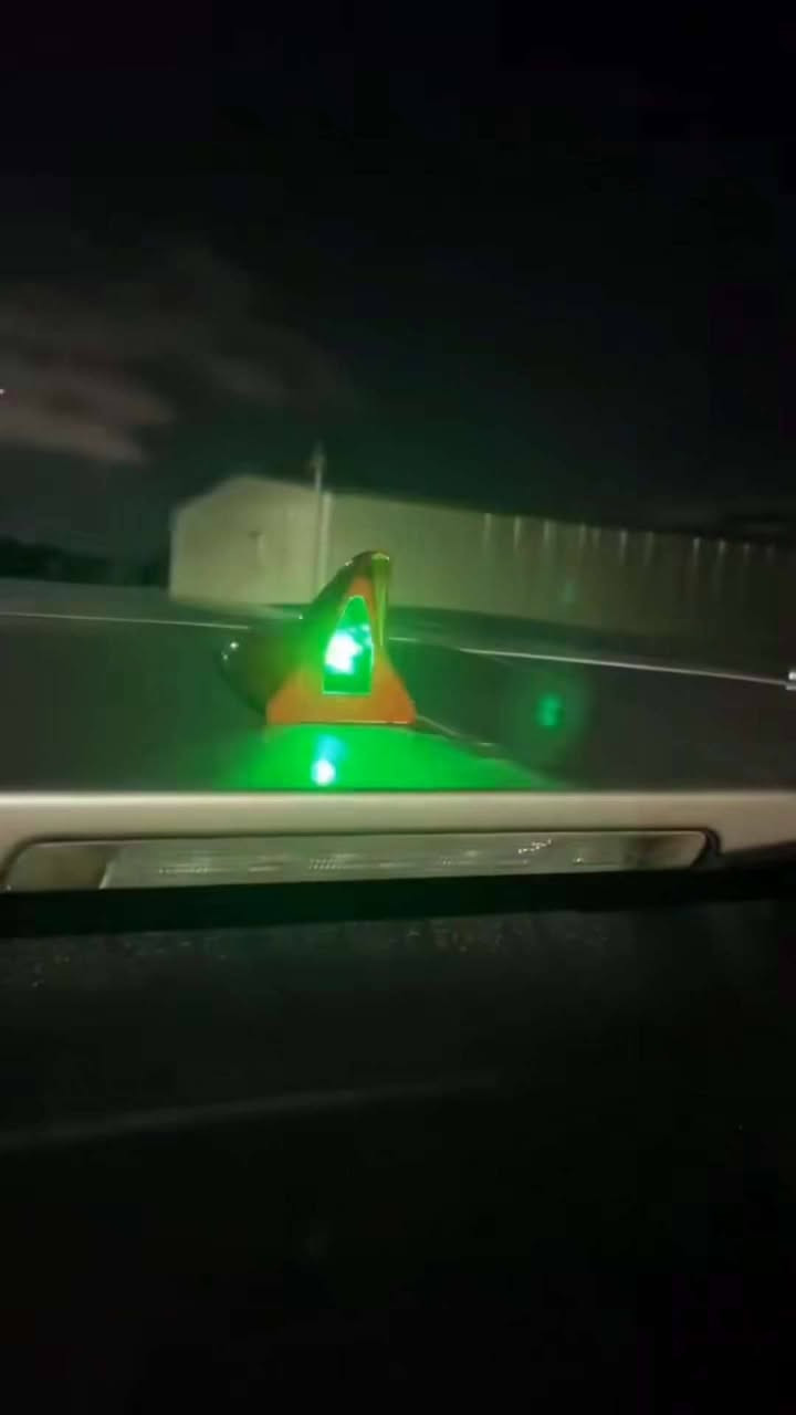 🚗✨ أضف لمسة فخمة وسيارة أكثر أمانًا مع إضاءة زعنفة القرش الشمسية!

☀️ تعمل بالطاقة الشمسية بالكامل – لا تحتاج أسلاك أو شحن يدوي

💡 وميض ذكي تلقائي عند القيادة لتنبيه السيارات الخلفية

⚡ حساسات حركة وضوء مدمجة لتشغيل تلقائي في الليل

🎨 تصميم انسيابي عصري متوفر بثلاثة ألوان (أسود – أبيض – فضي)

💪 مقاومة للمطر والحرارة بفضل الطلاء المعدني المتين

🧲 تركيب فوري بقاعدة لاصقة قوية بدون أي أدوات

جمّل سيارتك واحمِ نفسك على الطريق بأناقة 🦈💫


**إذا كنت صاحب هذا الإعلان وتريد حذفه لأي سبب، رجاءا أرسل رسالة إلى الدعم الفني**