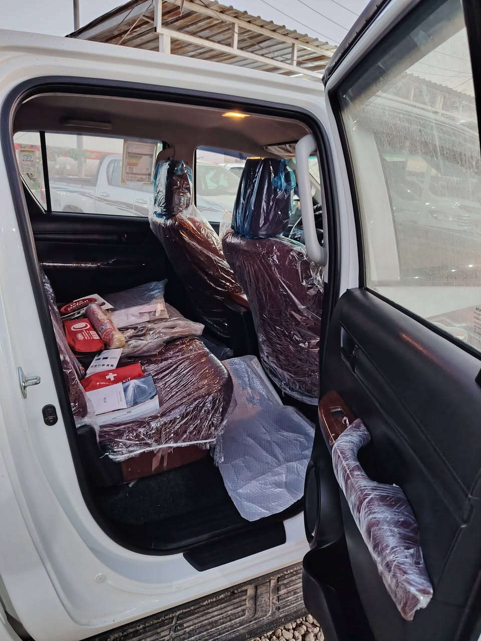 سلام عليكم بيكم هايلوكس مكفوله كفاله عامه ماشيه ١٩ الف حقيقي فابلون شركه سياره وضع شركه رقم بابل موديل ٢٠٢٣  رقم الجوال ***********
