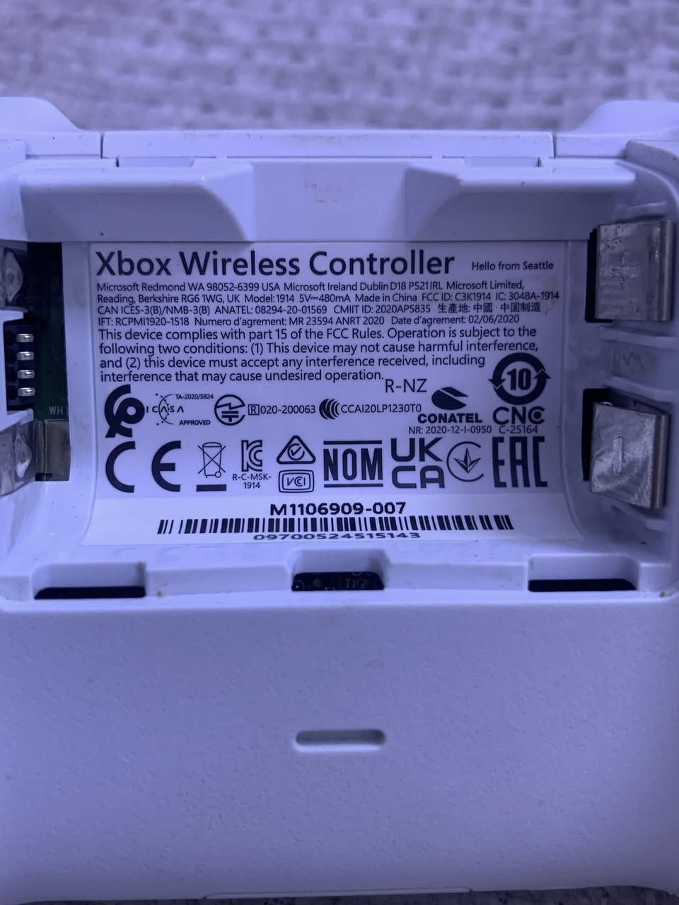 للبيع  Xbox series s
جهاز حيل نضيف بعدة بستكر لضمان ذاكرة 512GB
ملحقاتة 
1_ كارتونة 
2_ يدة اصلية 
3_ بطارية يدة شحن 
4_كيبل كتان 3 متر 
5_ مشتري 38 لعبة داخل لجهاز منها gta5 و ريد ديد ردمشن 2 بس ذني ماخذهن ب 40 و اكو بعد هواي العاب قوية موضحة بل صور 
السعر : 375 الف 
العنوان بغداد قرب لجزيرة لسياحية
واتساب او اتصال : ***********
