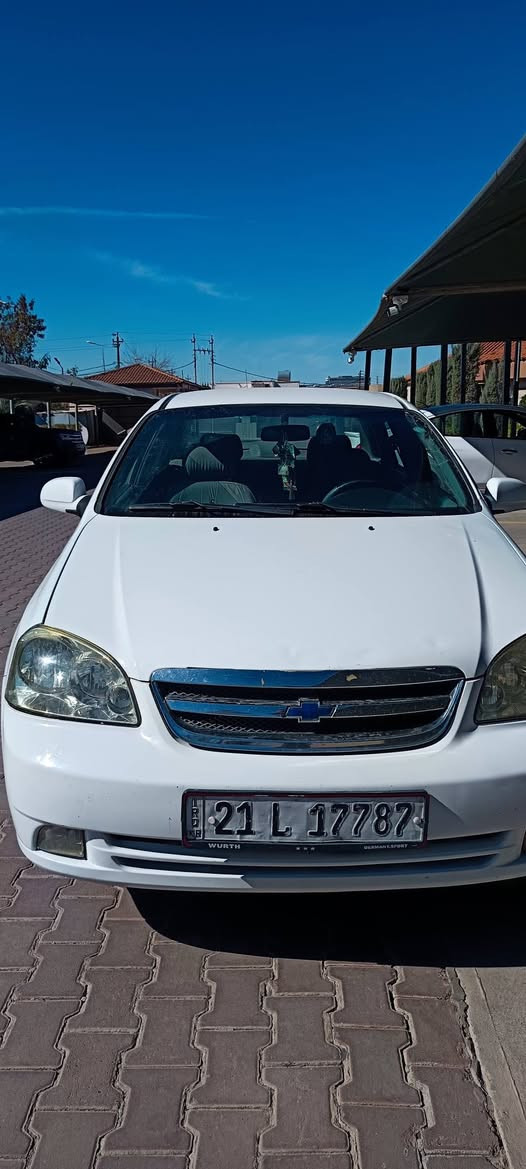 السلام عليكم
اوبترا 2012 
رقم سليمانيه كربون بنزين بيها 
قطعتين صباغ بدون دواخل 
صاحب الشرعي بالموصل
سياره نظيف جهاز مكان السياره اربيل
*********** وتساب
