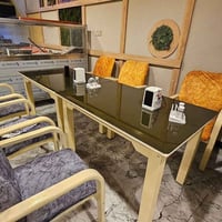 من رخصة الادمن موجود ميز عدد10مع الكراسي عدد40 للبيع ويوجد اغراض مطعم ...