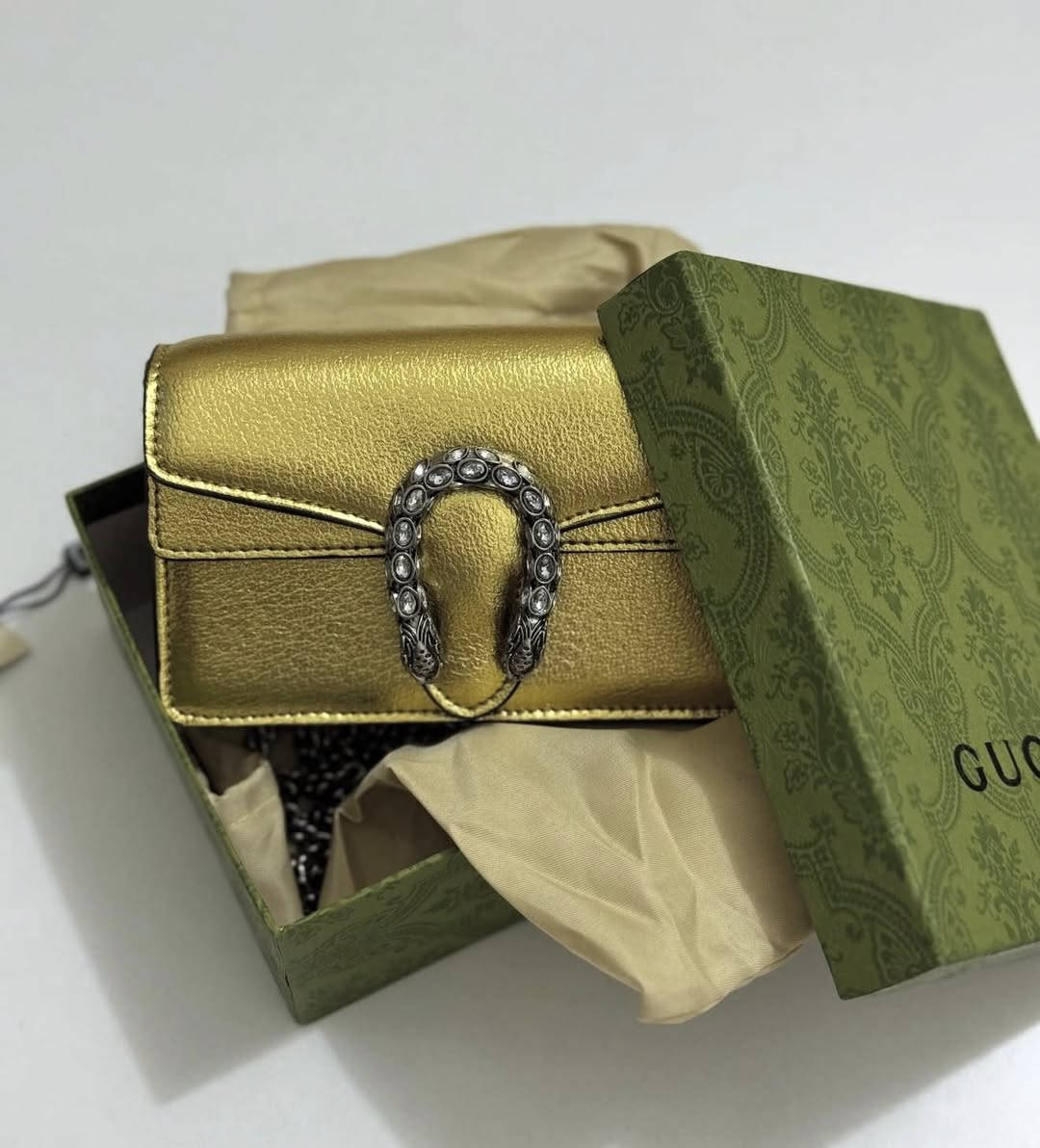 توفرت عندي جنطة ماركة كوچي يجي بيها كود وختم ويجي وياها بوكس حجم صغير


**إذا كنت صاحب هذا الإعلان وتريد حذفه لأي سبب، رجاءا أرسل رسالة إلى الدعم الفني**