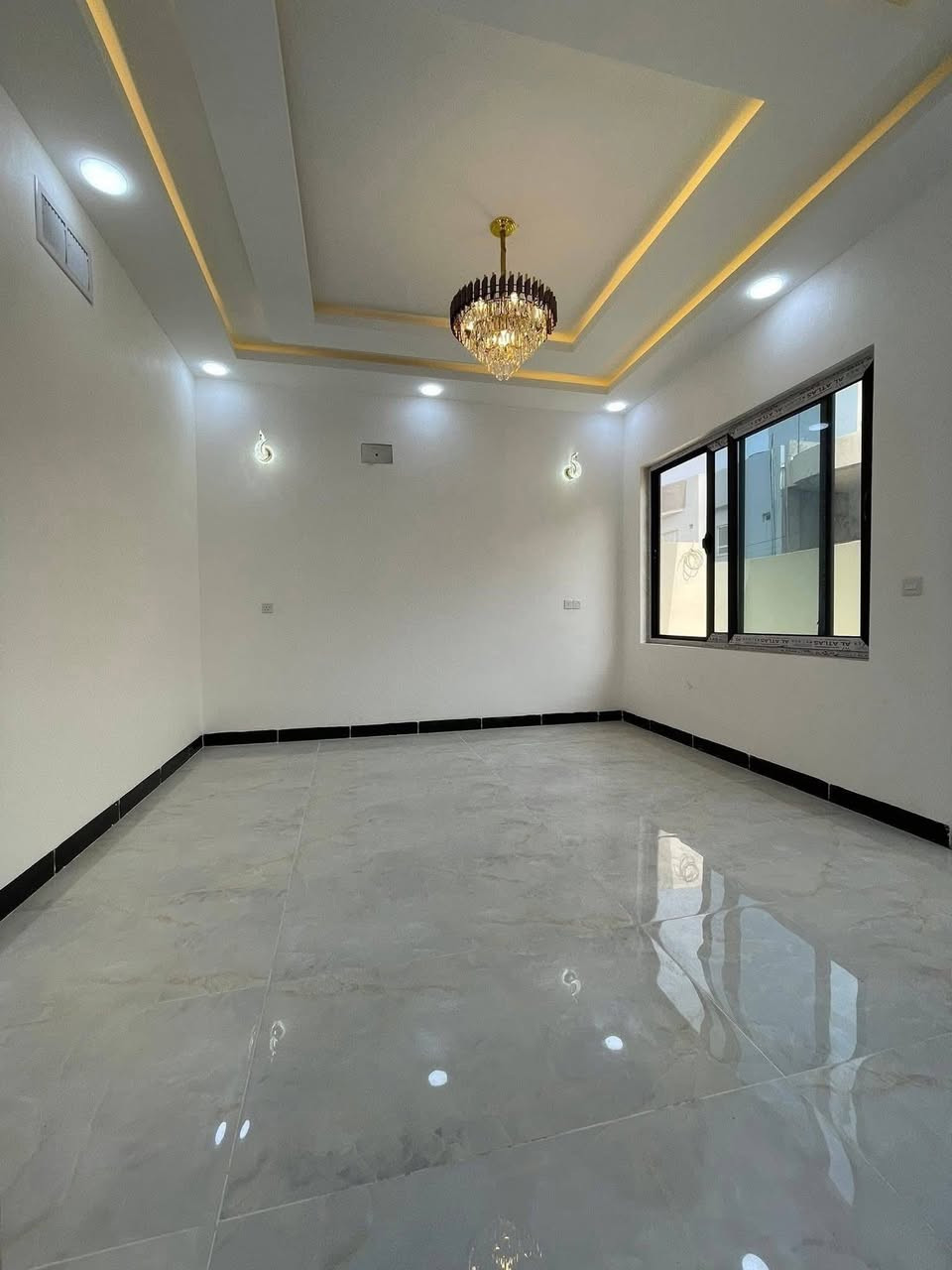 ⚜️مكتب البلديات للعقار⚜️

للبيع داران سكني سند طابو في حي الصديق 
قرب ثانوية نينوى للمتفوقات
المساحة ١١٠م الواجهة ١١م ( ركن ). طابقين بناء حديث زيرو
إتجاه شروق تام شارع ١٢م 
ط١ غرفة نوم وهول واستقبال ومطبخ وصحيات
ط١ ثلاثة غرف نوم وهول وصحيات وبيتونة / سطح كاشي
للإستفسار الإتصال☎️*********** ☎️***********
عنوان المكتب / الموصل حي المشراق فرع مطعم طماطة2
