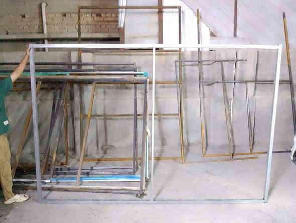 سلام عليكم واجهيات جميع الأحجام متوفره وجهيات محميه واجهيات اقفاص وجهيات محل وتركب عليه جام خانه  + حديد نضيف أو شخاط الي يريد ايفصل بيده *********** هذه رقمي للتواصل ( للمعلومه السعر جوه السوك )
