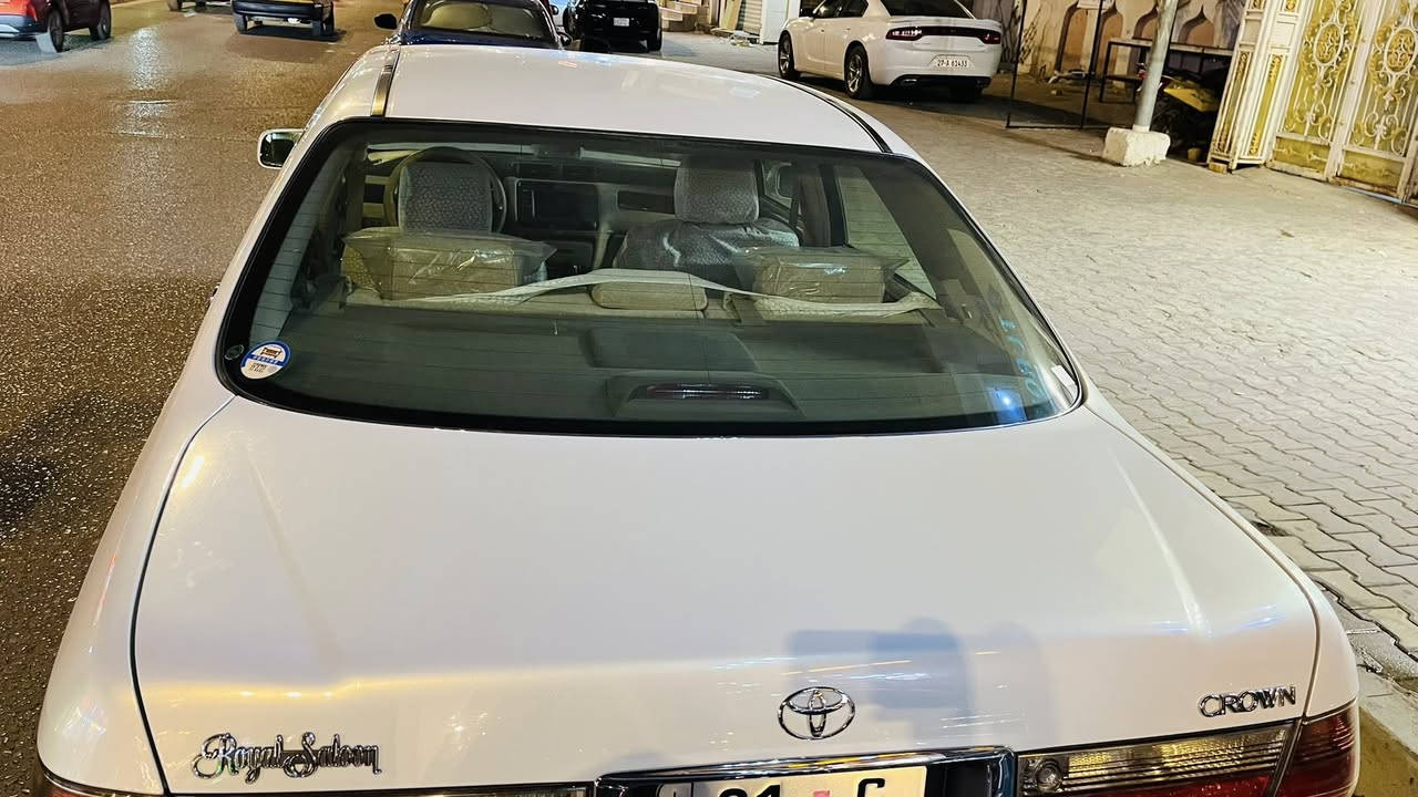 ﷽
السلام عليكم كراون  ((  ملكه)) حاوية كفالة✅
 
 موديل ( 2002)
مكينه. D4 الجبيرة
شاصي 75
كير مكينه حداديه  تايرات باتري كله جديد 
كفاله  كص وضربه 
سياره جديده كلش وجاهزه 

✅  ♕  المواصفات ♕
✅       : 3 دكم   :
✅ كشنات مخمل بيجي 
✅  كشنات 2 كهربائي
✅  مري شفط بلاد  
✅   دمام خلفي  
✅مثبت سرعه
✅ غرفة بيجي  وصاج ملكي 
✅ سيدي 6. اقراص 
✅ ستيرن كهربائي 
✅ برده خلفيه 
للتواصل الاتصال : ***********

السعر 67 وبيها مجال بسيط للشراي
