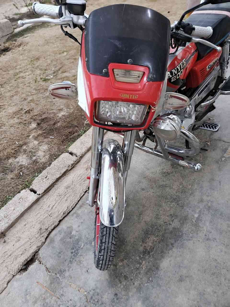 #للبيع 

جني كله موديل 2024 وضع شركه كهربائيات كلها شغاله تشغيل عن بعد سويج بلادي بس الويل الخلفي بي طعك خفيف باقي كلو شرط السعر 650 وبي مجال بصيط الشراي يتصل ***********
